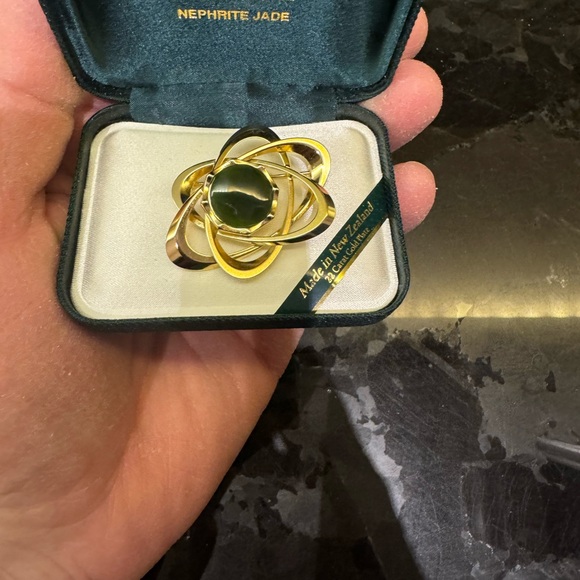 Jade brooch - Picture 2 of 3